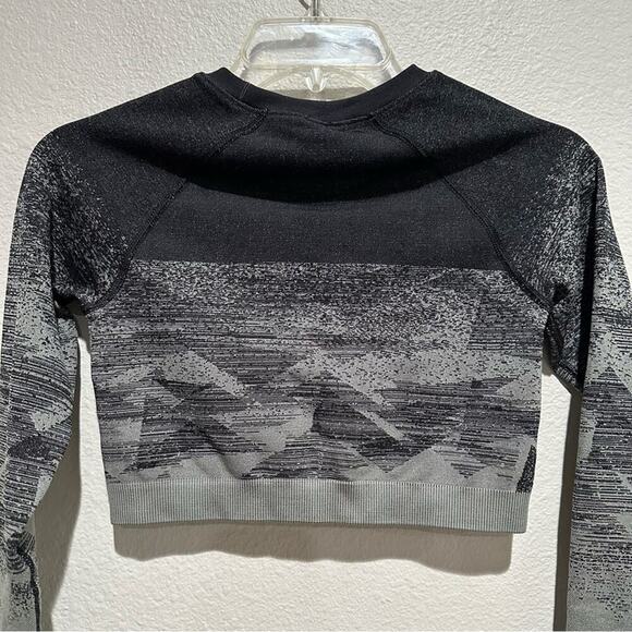 Gymshark Crop Top Black Print SZ S - Picture 9 of 11